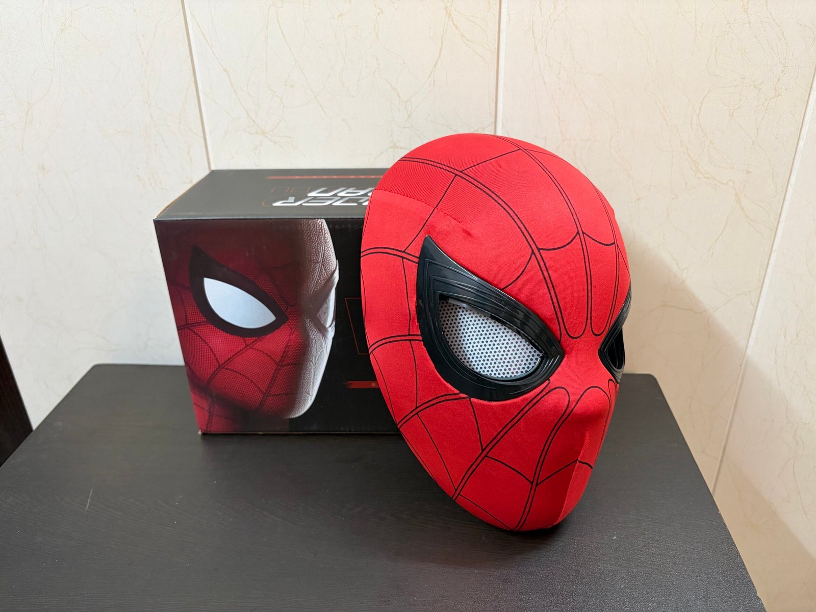 Spiderman mask jaw moving with led 4